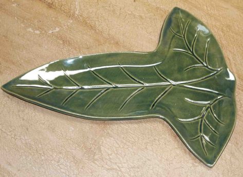 Lord Of The Rings Pottery, Lotr Pottery, Lord Of The Rings Lothlorien, Mallorn Leaf, Elven Accessories, Harry Potter Cookie, Unusual Pottery, Geeky Kitchen, Nerd Home