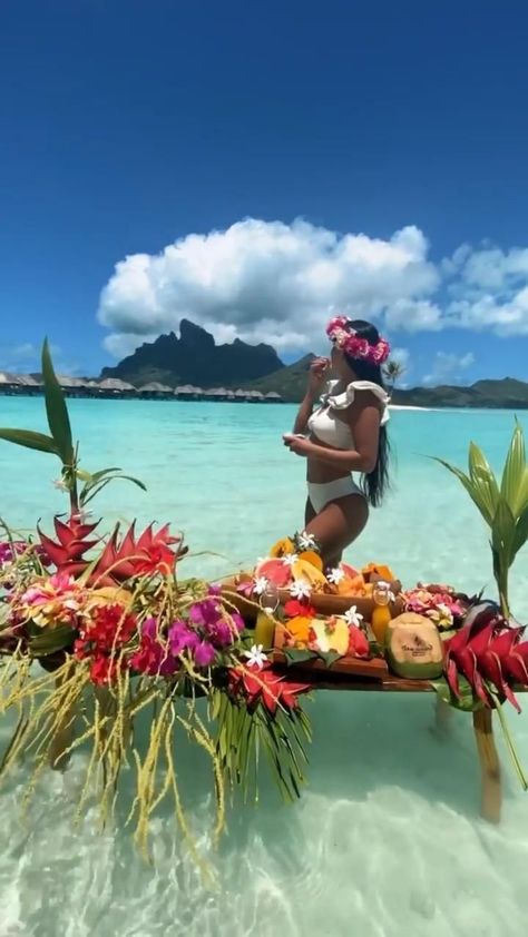 Couples Breakfast, Bora Bora Travel, Bora Bora Vacation, Four Seasons Bora Bora, Beach Vacation Spots, Couple Travel Photos, Video Travel, Best Places To Vacation, Cholo Art