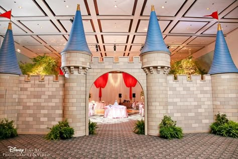 Castle Wedding Reception, Disney Wedding Decor, Princess Wedding Theme, Deco Disney, Castle Party, Casa Disney, Castle Backdrop, Disney Inspired Wedding, Castle Decor