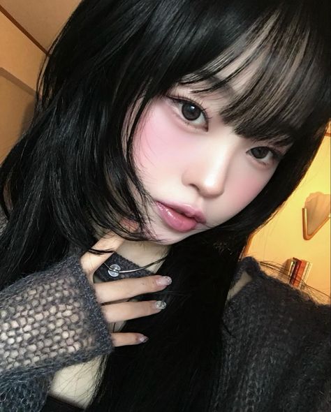 Igari Makeup Look, Japanese Igari Makeup, Japanese Girl Makeup, Igari Makeup Dark Skin, Japan Makeup Look, Makeup Archetypes, Low Visual Weight Makeup, Korean Makeup Aesthetic, Makeup Looks Pretty