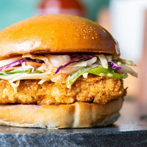 Veggie Chicken Sandwich, Tofu Fried Chicken Sandwich, Crispy Tofu Burger, Vegan Chicken Sandwich Recipe, Vegetarian Chicken Sandwich, Tofu Sandwich Meat, Vegan Tofu Burger, Fried Tofu Sandwich, Tofu Chicken Sandwich