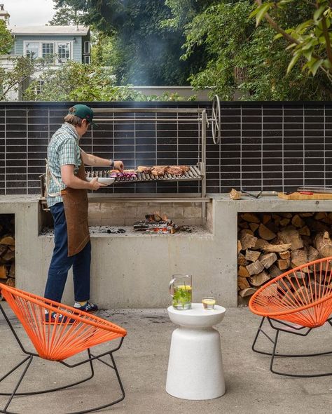 Outdoor Bar Kitchen, New England Bathroom, Ogee Drop Tile, Outdoor Wall Fountains, Brick Backsplash, Casa Country, Patio Tiles, Fireclay Tile, Glass Brick