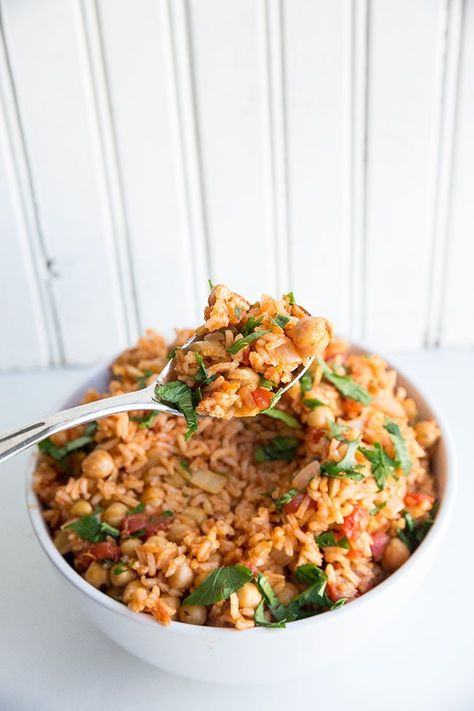 Chickpeas And Rice Recipe, Spanish Chickpeas, Chickpea And Rice Recipe, Chickpeas And Rice, Vegan Chickpea Recipes, Spanish Kitchen, Vegan Rice, Rice Recipes For Dinner, Vegan Recipes Videos