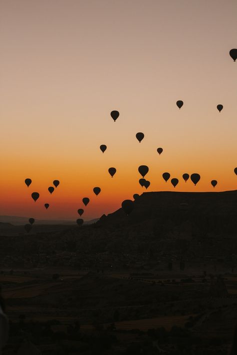 Hot Air Balloon Sunset, Photo Background Editor, Building Art, City Wallpaper, Night City, Street Photo, Man Photo, Sunset Photos, Photo Backgrounds