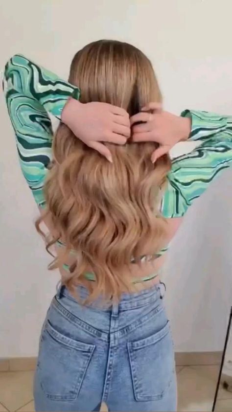 Pretty Low Ponytail Hairstyles, Easy Prom Bun Hairstyles, Easy Hair Ideas For Wedding Guest, Wedding Guest Up Hairstyles, Simple Hairstyle For Wedding Party, Easy Hair Styles For Wedding Guest, Easy Fancy Bun Hairstyles, Prom Hairstyles Bun Tutorials, Wavy Hair Wedding Guest