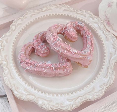 Cookies Pink Aesthetic, Pink Coffee Aesthetic, Pink Baked Goods Aesthetic, Strawberry Shortcake Perfume, Pink Heart Aesthetic, Coquette Macarons, Pink Pudding Aesthetic, Aesthetic Pink Dessert, Cakes Strawberry