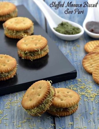 Stuffed Monaco Biscuit Sev Puri recipe Sev Puri, Puri Recipe, Veg Snacks, Puri Recipes, School Recipes, Breakfast Recipes Indian, Chaat Recipe, Vegetarian Snacks Recipes, Spicy Snacks