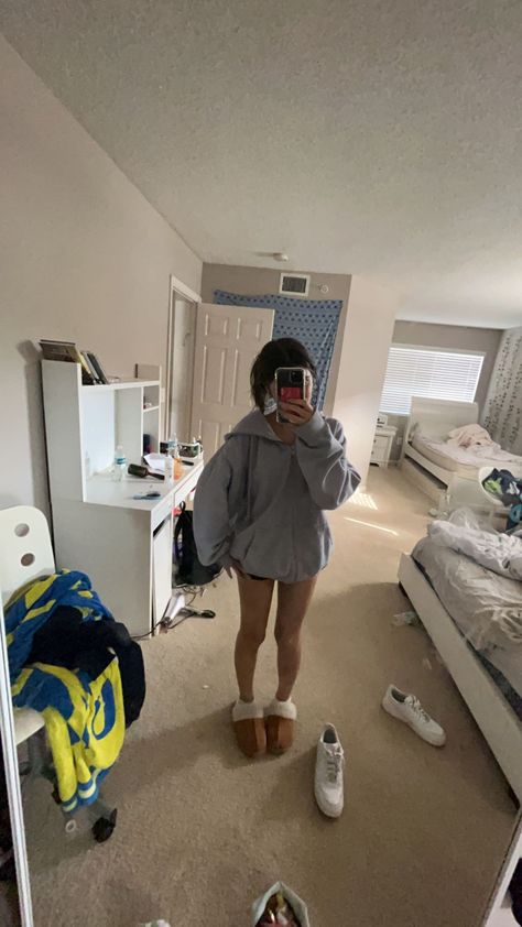 School Outfits Mirror Pic, School Hoodie Outfit, Cute Everyday Outfits For School Summer, Lazy Summer Fits, Lazy Girl Aesthetic Outfits, Cute Bummy Outfits For School Lazy Days, Vsco Girl Outfits School, Cute Lazy Day Outfits For Summer, Cute Comfy Outfits Lazy Days