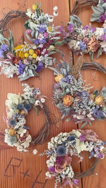 Small Dried Flower Wreath, Mini Dried Flower Wreath, Tiny Wreaths Diy, Tiny Wreaths, Grapevine Ideas, Elderly Activities Crafts, Dried Floral Wreaths, Small Wreath, Quiet Morning