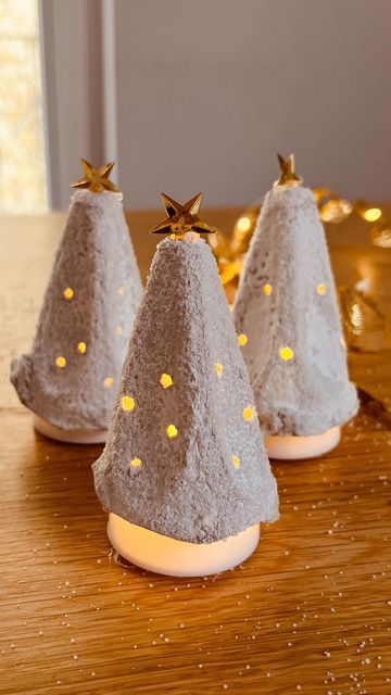 Led Tea Light Crafts, Egg Carton Crafts Christmas, Christmas Egg Carton Crafts, Egg Carton Christmas Crafts, Hygge Diy, Tea Light Crafts, Sustainable Christmas, Egg Carton Crafts, Sustainable Decor