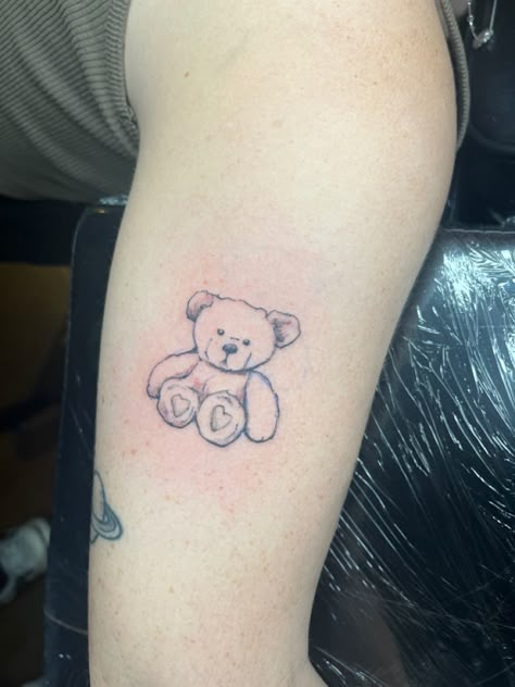 Teddy Bear Tattoo, I Want A Tattoo, Bear Tattoos, Bear Tattoo, Blogger Inspiration, Pink Bear, Tattoo Board, Piercing Tattoo, Beautiful Body