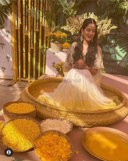 Decor by Aditya - Price & Reviews | Bangalore Decorator Hindu Haldi Ceremony, Haldi Aesthetic Decoration, Haldi Aesthetic, Haldi Ceremony Ideas, Indian Haldi Decor, Shivani Bafna, Haldi Outfits For Bride, Haldi Photography Ideas, Haldi Photography