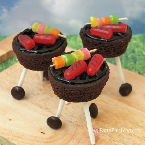 Brownie Grill Bites are the perfect dessert for a weekend BBQ picnic Father's Day easy to make with store-bought brownie bites cute and fun treat for summer Tårta Design, Bbq Desserts, Bbq Picnic, Fun With Food, Snacks Für Party, Fun Treats, Fun Foods, Kid Food, Fun Kids Food