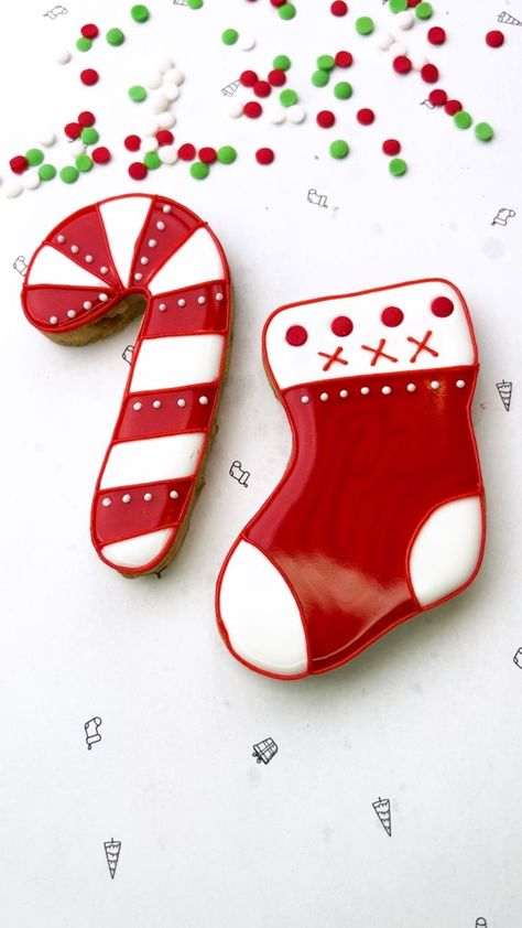 Christmas Stocking Decorated Cookies, Candy Cane Royal Icing Cookies, Candy Cane Decorated Cookies, Candy Cane Cookies Royal Icing, Candy Cane Sugar Cookies Decorated, Christmas Sugar Cookies Decorated Ideas, Candy Cane Cookies Decorated, Christmas Royal Icing Cookies Ideas, Sugar Cookies Decorated Christmas