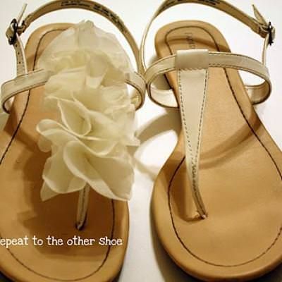 Ruffle Up Your Sandals DIY {Shoes}This is a super cute DIY sandal idea! By taking your plain t-strap sandals and adding folded fabric circles you get cute ruffles. What feet wouldn't love a little ruffle detail!View This Tutorial Diy Ruffle, Diy Sandals, Astuces Diy, Flower Sandals, Flower Shoes, T Strap Sandals, Diy Shoes, Crafty Craft, Diy Projects To Try