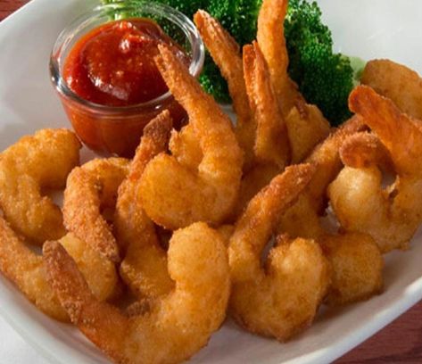 Crispy Fried Prawns are a delicious and simple to make dish perfect as an appetizer or as a snack. Requires minimal time and ingredients. Fried Prawns Recipe, Fried Prawns, Fried Shrimp Recipes, Prawns Fry, Prawns Recipe, Prawn Dishes, Breaded Shrimp, Food Fusion, Prawn Recipes