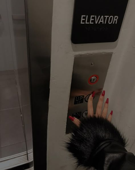 Moody City Aesthetic, Red Planner Aesthetic, Dark Moody Instagram Feed, Moody Vibes Aesthetic, Moody Aesthetic Pictures, Nails Pics Ideas, Elevator Aesthetic Pics, Aesthetic Photos For Instagram Story, Elevator Pics Instagram