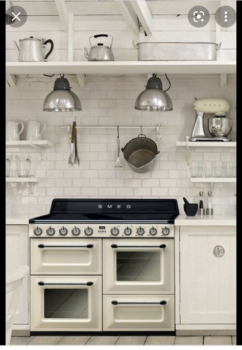 Stove In Kitchen, Smeg Stove, Kitchen Ranges, Smeg Kitchen, Induction Range Cooker, Smeg Appliances, Kitchen Appliance Storage, Outdoor Kitchen Appliances, Appliances Storage