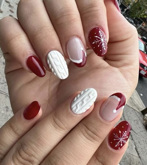 Short Round Christmas Nails, Oval Christmas Nails, Red Snowflake Nails, Nail For Christmas, Ugly Christmas Sweater Nails, Christmas Winter Nails, Christmas Sweater Nails, Christmas Nail Design, Christmas Nail Ideas