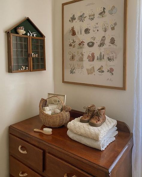 Aesthetic Wooden Room Decor, Cottage Themed Nursery, Vintage Nursery Aesthetic, Vintage Bunny Nursery, Cottage Core Kids Room, Thrifted Nursery Decor, Cottagecore Kids Room, Vintage Crib Mobile, Nursery French Country