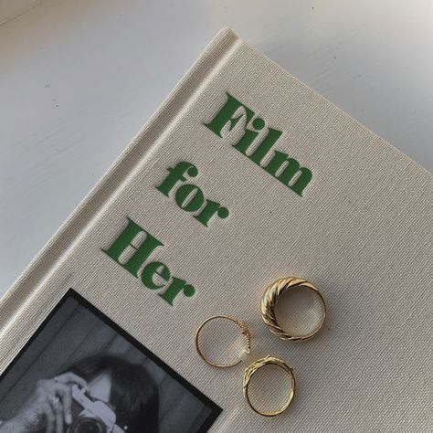 Film For Her, Gold Inspo, Jewelry Rings Gold, Mint Green Aesthetic, Dark Green Aesthetic, Green Highlights, Book Jewelry, Rings Gold, Olive Green Color