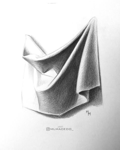 Graphite Drawings Beginner, Value Drawing Ideas, Fabric Sketch, White Charcoal Drawing, Easy Realistic Drawings, Tonal Drawing, Rug Drawing, Drawing Fundamentals, Drawing Wrinkles