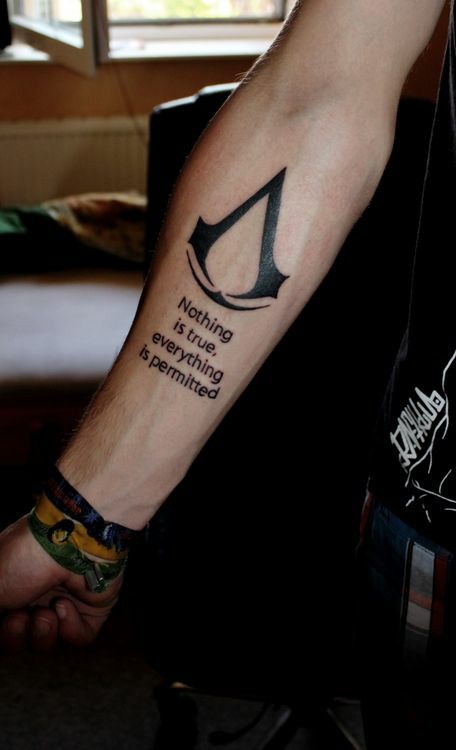 Ac Tattoo, Assassins Creed Tattoo, Games Tattoo, Tato Maori, Video Game Tattoos, Gamer Tattoos, Assassins Creed Artwork, Video Game Tattoo, Tattoo Signs