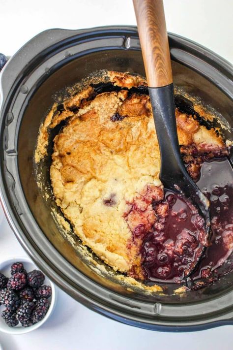 This slow cooker mixed berry cobbler might be the easiest and best tasting cobbler you’ve ever made. It’s an incredibly rich and decadent dessert recipe that lets the slow cooker do all the work for you! Slow Cooker Cobbler, Crockpot Cobbler, Cobbler Cake, Fruit Cobbler Recipe, Cake Mix Cobbler, Crockpot Cake, Mixed Berry Cobbler, Blueberry Cobbler Recipes, Cobbler Recipes Easy