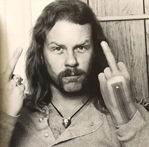 𝔸ℕℕ𝔸 �🇮🇹 su Instagram: "Repost : @metallica_forever_love_fans * * #jameshetfield #cliffburton #larsulrich #kirkhammett #jasonnewsted #roberttrujillo #metallica…" James Hetfield 90s, James Hetfield, Instagram Repost, A Man, Metallica, On Instagram, Instagram