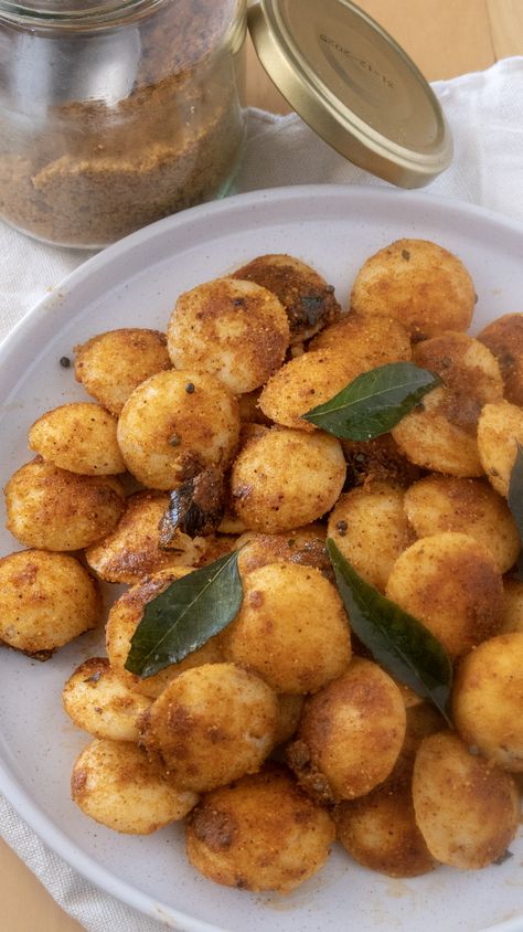 Idli Podi Recipe - Mini Podi Idli Recipe - Milagai Podi - BeExtraVegant Idli Podi Recipe, Podi Idli, Podi Recipe, Cambodian Food, Idli Recipe, Indian Breakfast, Curry Chicken Recipes, South India, Curry Chicken