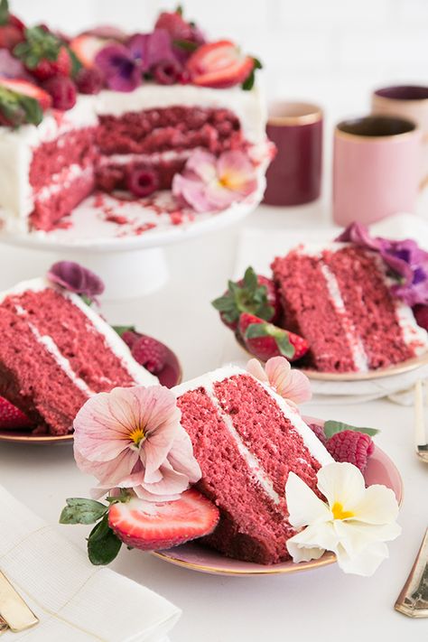 Pink Velvet Cake Recipe + Easy way to Decorate it! - Sugar and Charm - sweet recipes - entertaining tips - lifestyle inspiration Raspberry Velvet Cake, Strawberry Velvet Cake, Pretty Red Velvet Cake, Pink Velvet Cheesecake Cake, Red Velvet Cake With Beetroot Recipe, Pink Velvet Cake Recipe, Red Velvet Cake Slice, Pink Velvet Cake, Redvelvet Cake