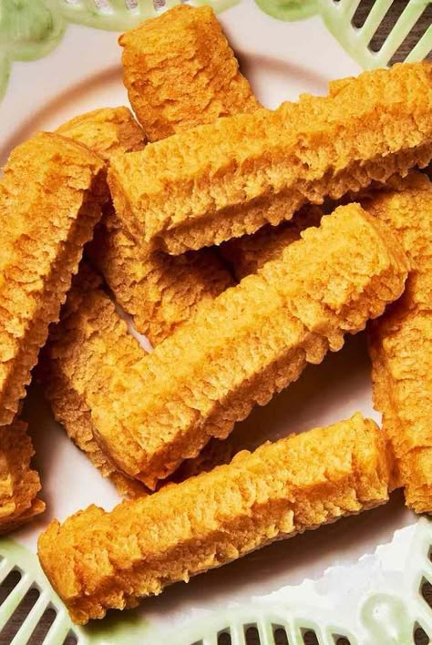 Crispy Cheese Straws, Spicy Cheese Straws Southern Living, Easy Cheese Straws Simple, Paula Dean Cheese Straws, Paula Deen Cheese Straws, Cheese Straws Recipe Pioneer Woman, Southern Cheese Straws Recipes, Best Cheese Straws Recipe, Easy Cheese Straws Recipe