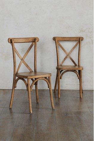 Bistro Dining Chairs, Vows Ideas, French Bistro Chairs, Rustic Dining Chairs, Flash Designs, Pub Interior, African House, Glass Round Dining Table, Cottage Decor Living Room