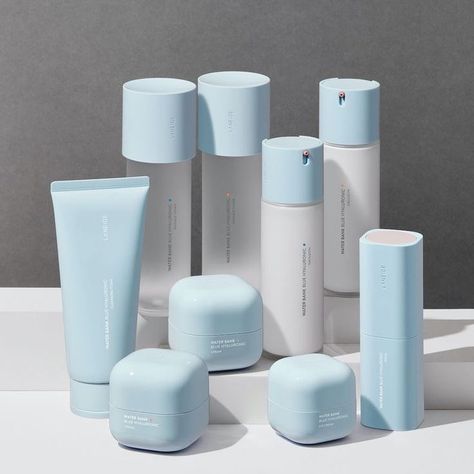 Laneige Water Bank Blue Hyaluronic, Koleksi Makeup, Laneige Water Bank, Cosmetic Packaging Design, Skincare Packaging, Makeup Store, Pretty Skin Care, Skin Care Kit, Body Skin Care Routine