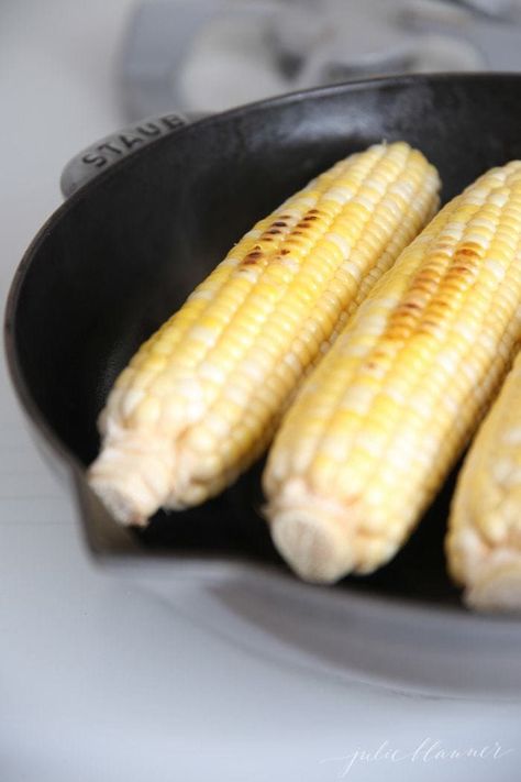 Grilled Corn On Cob, Easy Taco Salad Recipe, Grill Corn, Grilled Sweet Corn, Skillet Corn, Grilled Fruit, Yummy Salad Recipes, Roasted Corn, Grilled Veggies