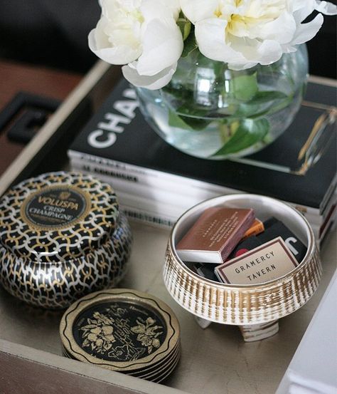 How to a Style Coffee Table You Love | POPSUGAR Home Vignette Styling, Tray Styling, Coffee Table Styling, Decor Pillows, Décor Diy, Tray Table, Coffee Table Books, Mini Bar, Decorating Coffee Tables