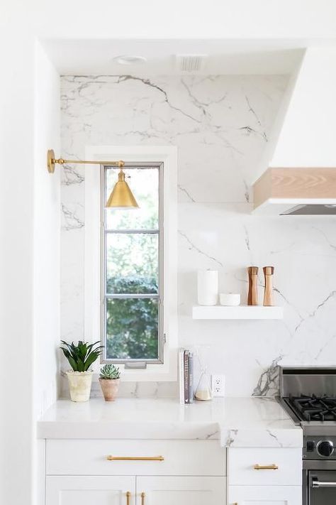 Oak Trim on White Range Hood via Design Works Marble Backsplash Kitchen, Kitchen Design Color, Condo Remodel, Marble Backsplash, Marble Counter, Home Luxury, Kitchen Farmhouse, Kitchen Marble, Kitchen Trends