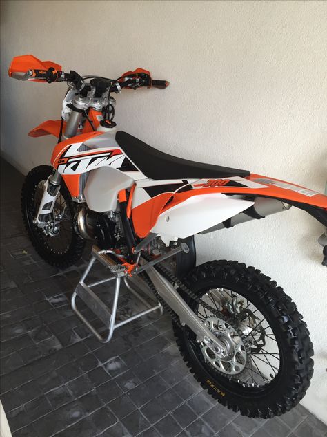 Ktm Dirt Bikes, Ktm Supermoto, Ktm Motocross, Dirt Motorcycle, Motocross Love, Cool Dirt Bikes, Dirt Bike Racing, Motorcross Bike, Bike Aesthetic