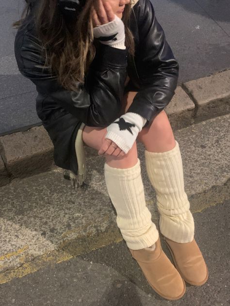 Uggs Headphones, Leg Warmers Outfit With Pants, Shoes Uggs, Ultra Mini Uggs, Leg Warmers Outfit, Black Leg Warmers, Ugg Mini, Uggs Outfit, Autumn Aesthetic