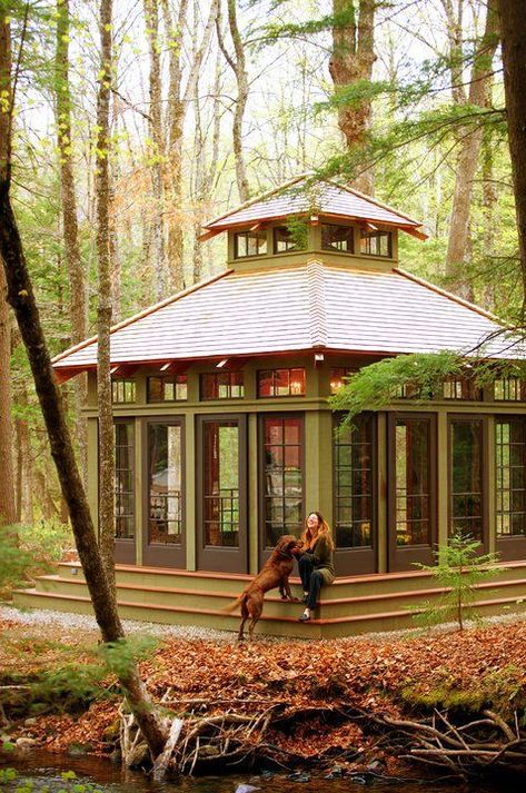 Yankee Barn Homes, Houses Architecture, Japanese Tea House, Backyard Studio, Backyard Porch, Small Cabin, Small Houses, Cabin In The Woods, Yoga Room