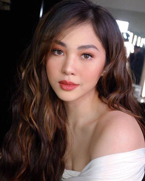 Janella Salvador Janella Salvador Hair, Janella Salvador, Natural Brown Hair, Music Genius, Color Highlights, Physical Features, Young Actresses, Hair Color Highlights, Southeast Asian