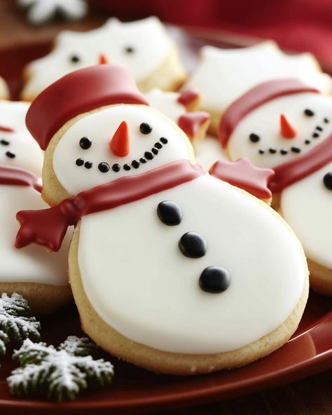 Snowman Cookies - miacookery.com Snowman Cookie Decorating, Snowman Christmas Cookies, Snowman Biscuits, Snowman Sugar Cookies, Snowman Cookies, Christmas Snowman, Tis The Season, Cookie Decorating, Sugar Cookies