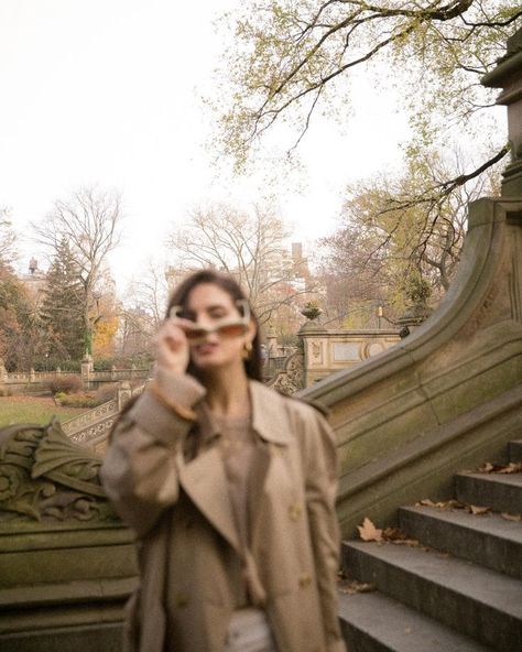 Autumn Photography Portrait, Street Photography Model, City Shoot, Photography Themes, Stylish Photo Pose, Film Inspiration, Fashion Photography Inspiration, Fall Photoshoot, Fall Pictures