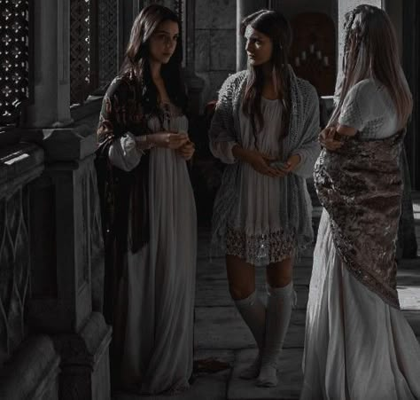 Reign Astethic, Three Princesses Aesthetic, Mariya Core Aesthetic, Royal Lady In Waiting Aesthetic, Fantasy Friends Aesthetic, Three Sisters Aesthetic, The Black Sisters, Reign Aesthetic, Royal Core Aesthetic