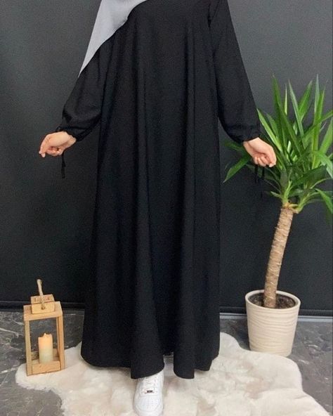 Latest Abaya Designs, Latest Abaya, Hijab Fashion Summer, Hijab Designs, Colour Combinations Fashion, Mode Kimono, Girls Dress Outfits, Modest Fashion Hijab, Muslim Outfits Casual