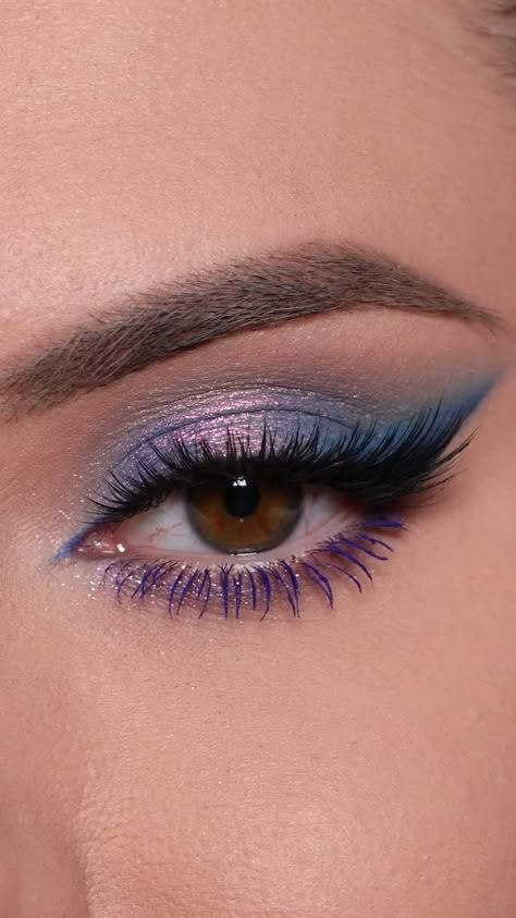 Smokey Winged Eyeliner, Eye Makeup Smokey, Stunning Eye Makeup, Winged Eyeliner Makeup, Makeup Smokey, Purple Eye Makeup, Eye Makeup Techniques, Makeup Tutorial Eyeliner, Makeup Artist Tips