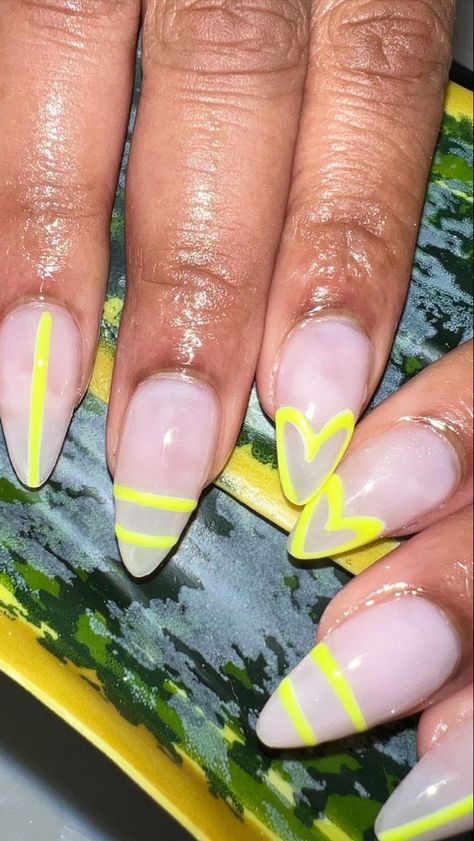 Trendy Minimalist Nails Almond, Baddie Almond Nails, Nail Designs Pink, Summer Nails Pink, Nail Ideas Pink, Pink Nail Ideas, Pink Tip Nails, Nail Design Glitter, Pink Summer Nails