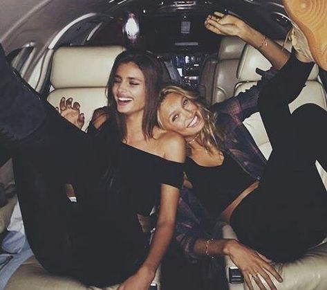 Image about model in 👭Friendship👬 by punto on We Heart It 2014 Aesthetic, 2010s Aesthetic, Romee Strijd, Super Rich Kids, Malibu Barbie, Taylor Hill, Canal No Youtube, Future Lifestyle, Rich Kids