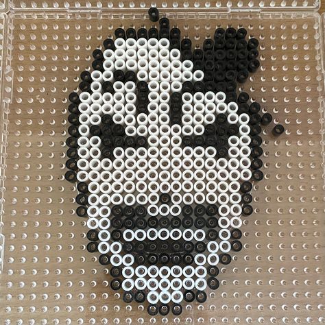 Art The Clown Perler Beads, Art The Clown Pixel Art, Michael Myers Perler Beads, Junji Ito Perler Beads, Pennywise Perler Beads, Horror Perler Bead Patterns, Clown Perler Beads, Clown Pixel Art, Clown Perler