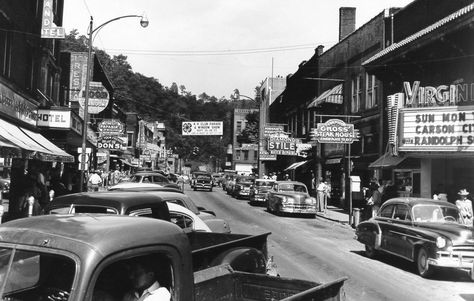 Main street in a small town in Kentucky in the fifties! Hazard Kentucky, Perry County, My Old Kentucky Home, Appalachian Mountains, Down South, The Good Old Days, Old Pictures, Main Street, Small Towns